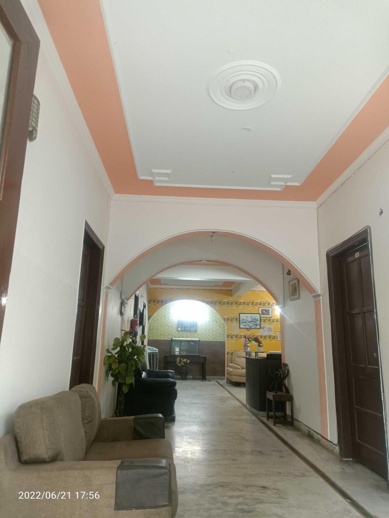 Hotel Oyo Metro View Residency Near Snow World Noida Exterior foto