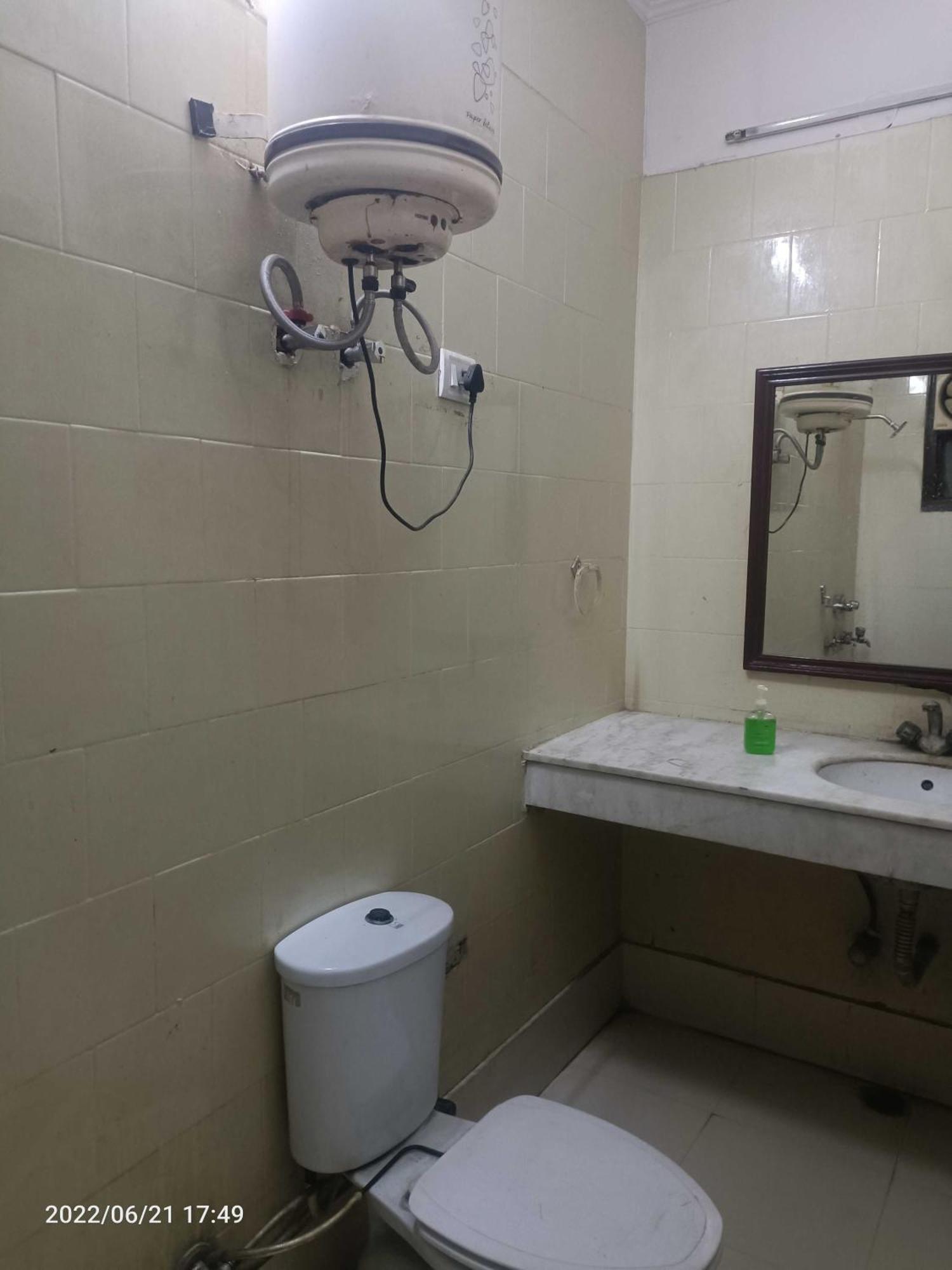 Hotel Oyo Metro View Residency Near Snow World Noida Exterior foto